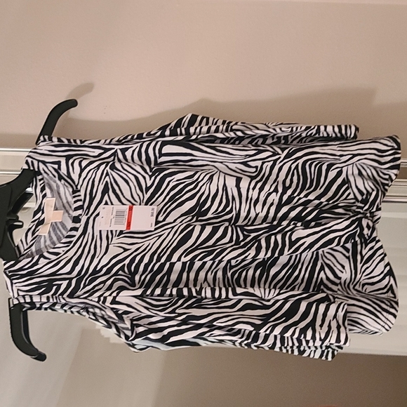 Michael Kors white and blalck cold shoulder top size sx - Picture 3 of 9